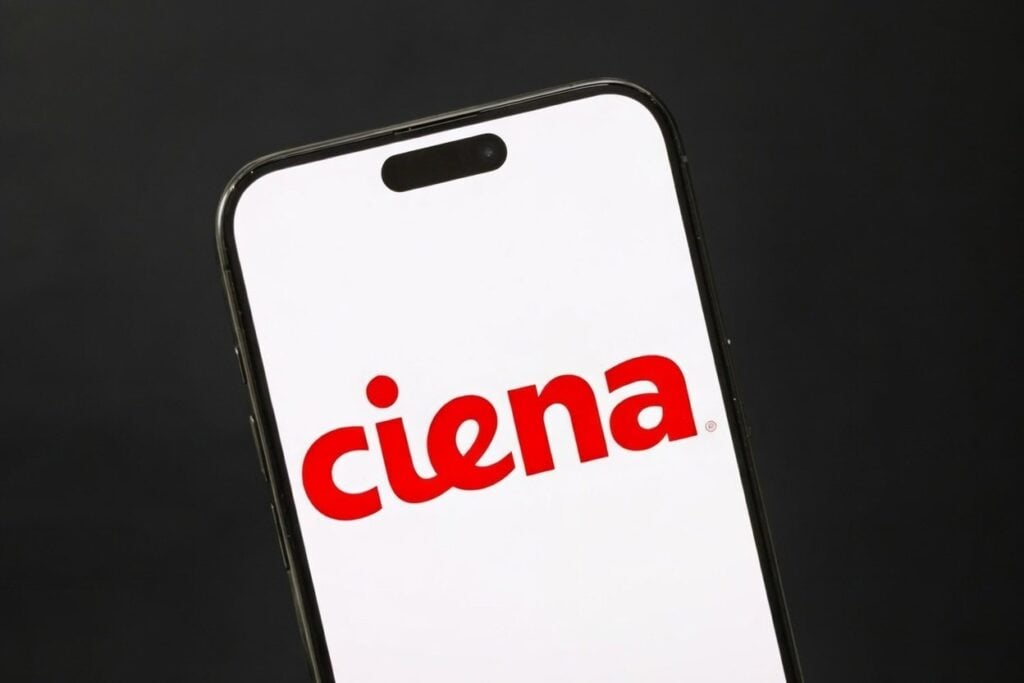 Ciena (CIEN) Shares Tumble as FY2026 Forecast Falls Short Despite 33% Revenue Surge